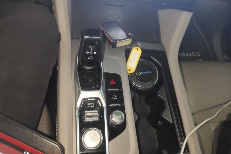 领克09 EM-P 2023款 2.0TD EM-P 远航版AM 六座中控内饰18