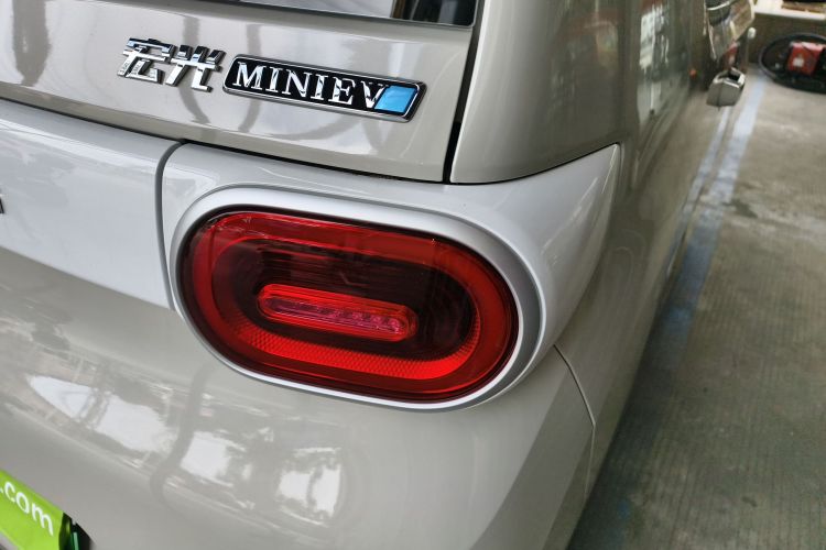 五菱汽车 宏光MINIEV 2024款 第三代 215km 青春版车身外观9