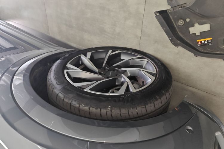 领克09 EM-P 2021款 2.0T PHEV Halo 六座车身外观6002