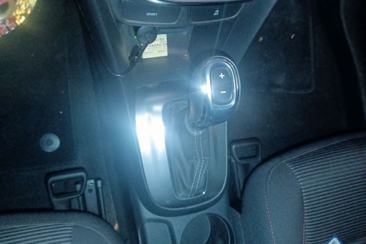 别克 昂科拉 2015款 1.4T 自动两驱都市精英型中控内饰18