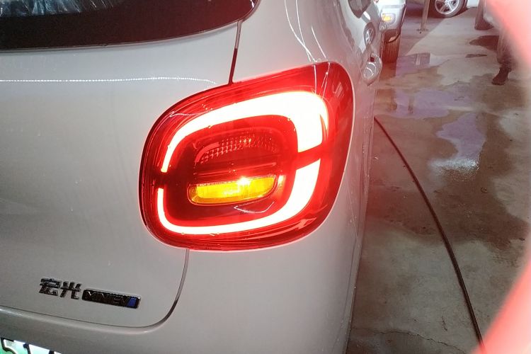 五菱汽车 宏光MINIEV 2025款 四门版 臻享+款车身外观9