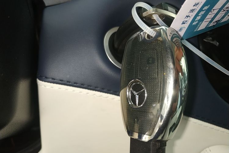 奔驰 威霆 2021款 2.0T 商务版 7座中控内饰7001