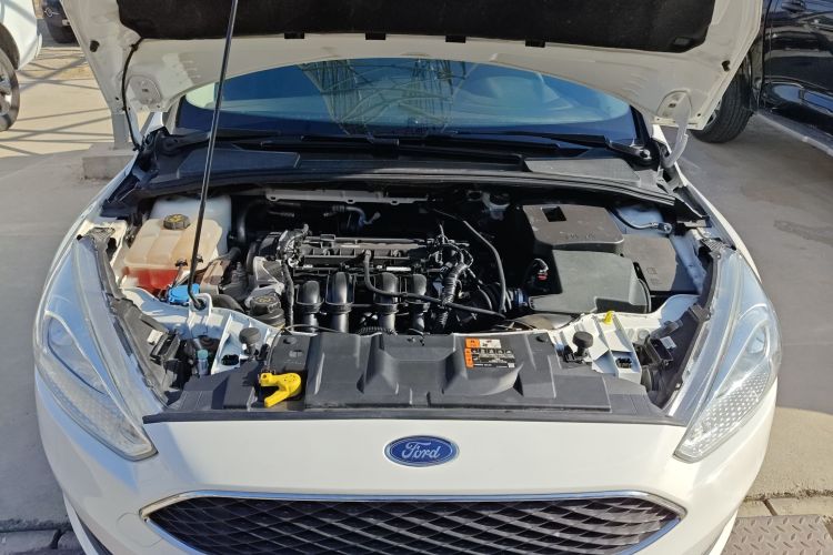 福特 福克斯 2018款 两厢经典 1.6L 自动风尚型智行版机舱底盘24