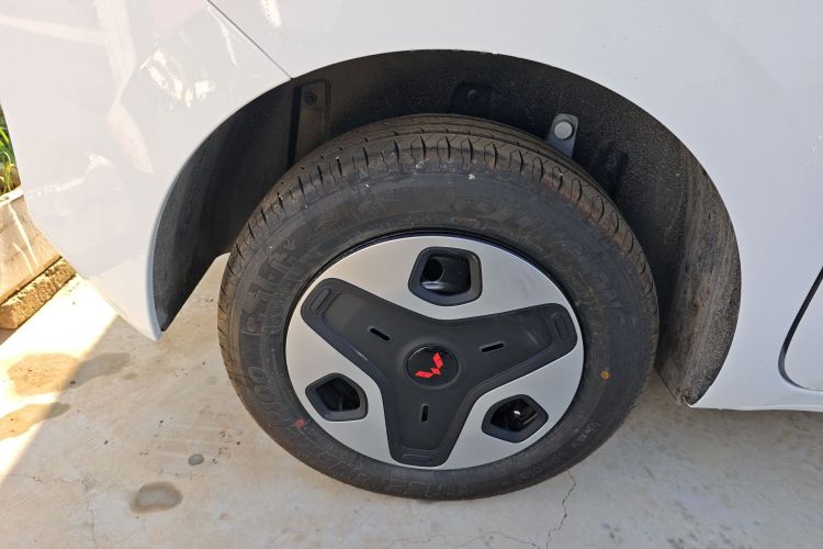 五菱汽车 五菱之光新能源 2025款 201km 舒适型车身外观6008