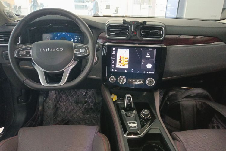 领克02 2021款 2.0TD 自动两驱耀 冠军版中控内饰12