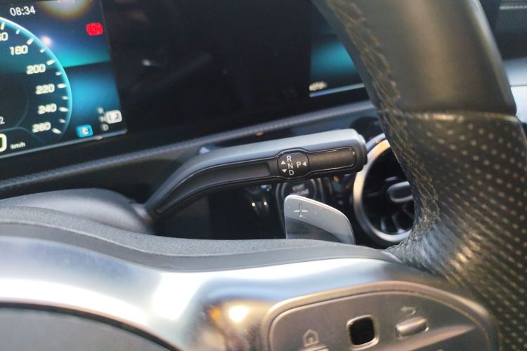 奔驰A级 2019款 改款 A 180 L 运动轿车中控内饰18