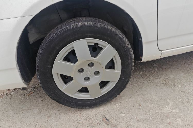 比亚迪F3 2015款 节能版 1.5L 手动舒适型车身外观35