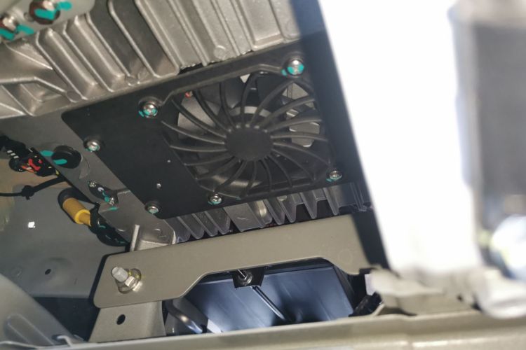 奔腾小马 2026款 222km 炫彩马机舱底盘24