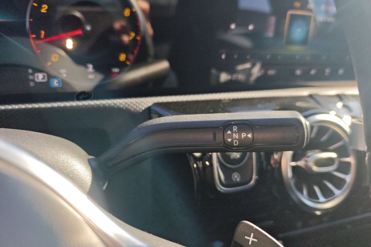 奔驰A级 2019款 A 200 L中控内饰18