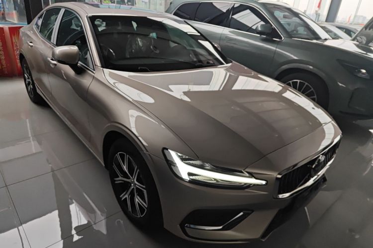 沃尔沃S60 2026款 B4 智逸豪华版车身外观3