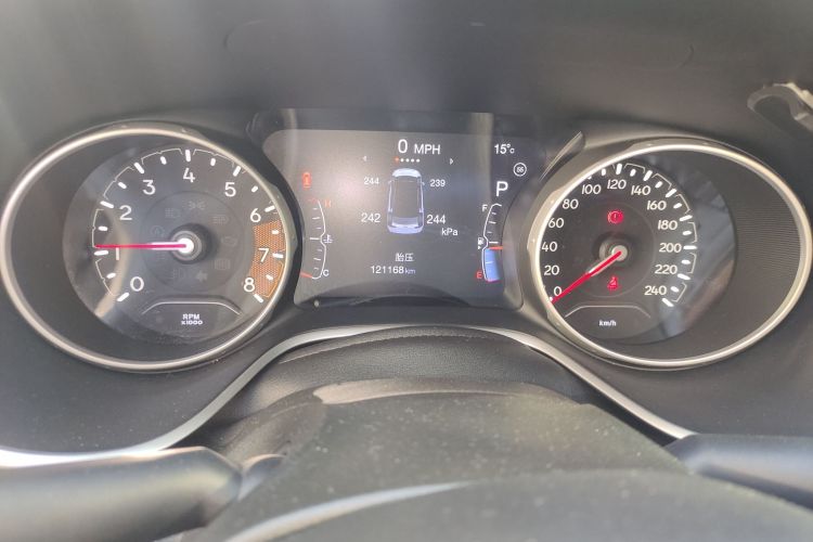 Jeep 指南者 2017款 200T 自动家享版中控内饰15