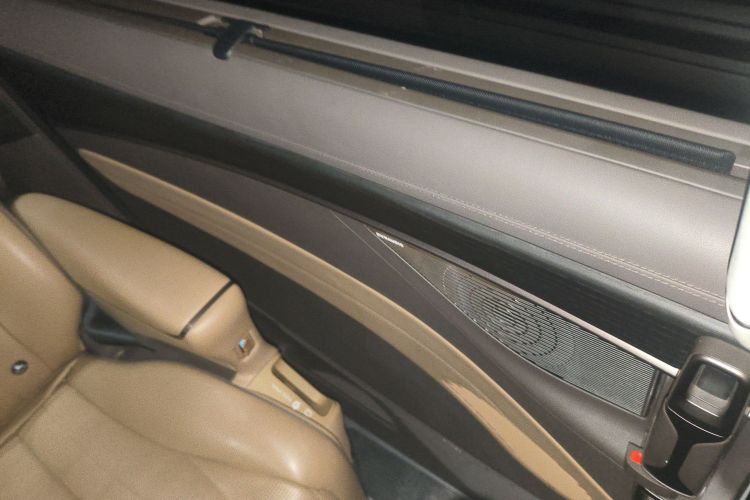 腾势D9 2022款 DM-i 970 四驱旗舰型中控内饰7008