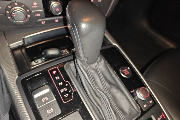 奥迪A6L 2017款 30 FSI 技术型中控内饰18