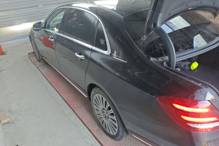 奔驰E级 2020款 E 300 L 时尚型车身外观4