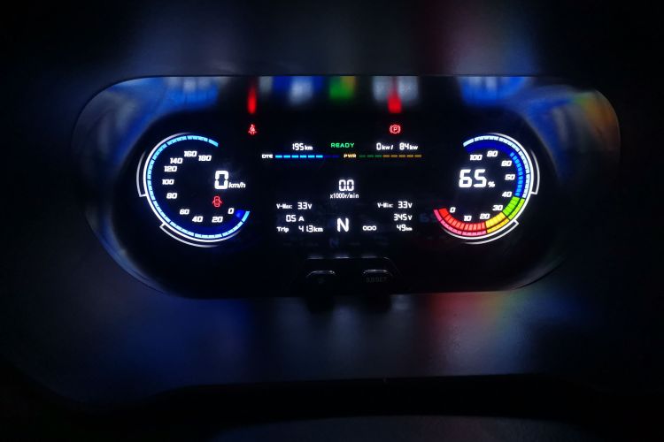 长安凯程 长安睿行EM80 2025款 客运版 舒适型 6座 300km 对开门中控内饰14