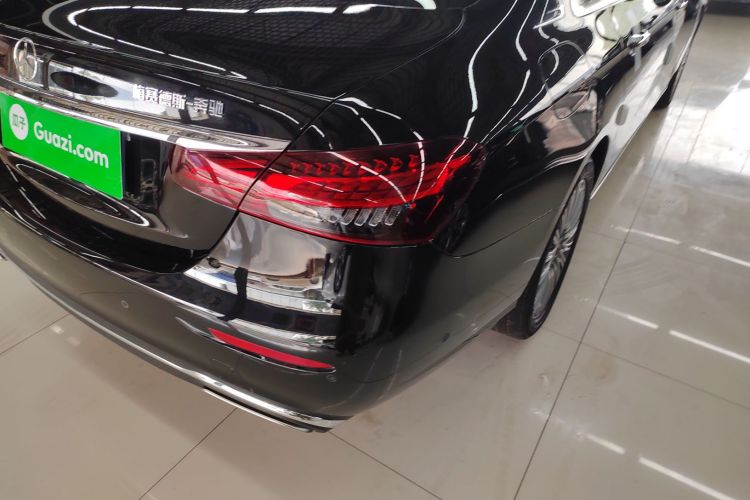 奔驰E级 2023款 改款 E 300 L 时尚型车身外观9