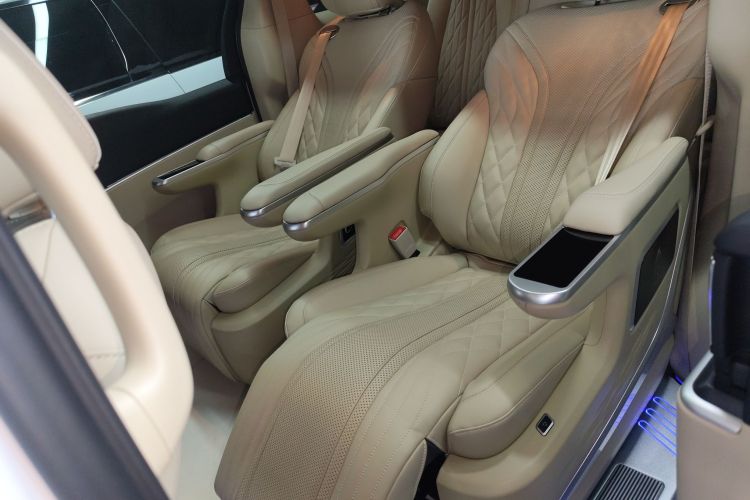 别克GL8 2023款 陆上公务舱 尊贵型中控内饰7004