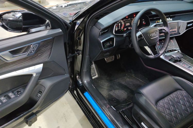 奥迪A6L 2025款 改款 45 TFSI quattro 臻选动感型中控内饰20