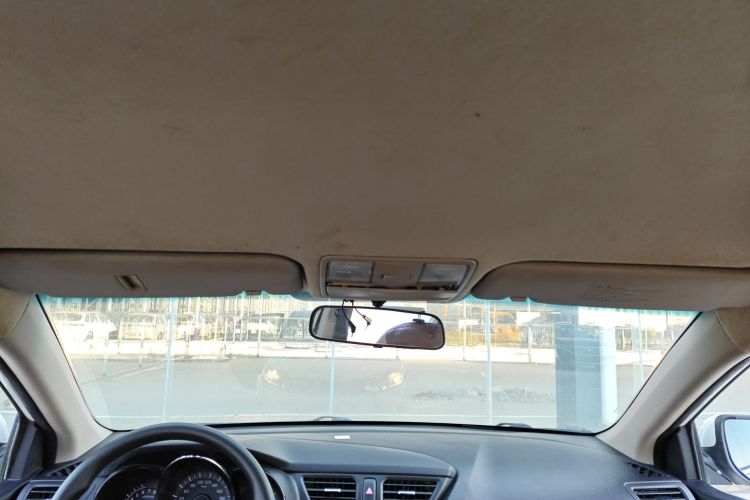 起亚K2 2012款 三厢 1.4L MT GLS纪念版中控内饰22