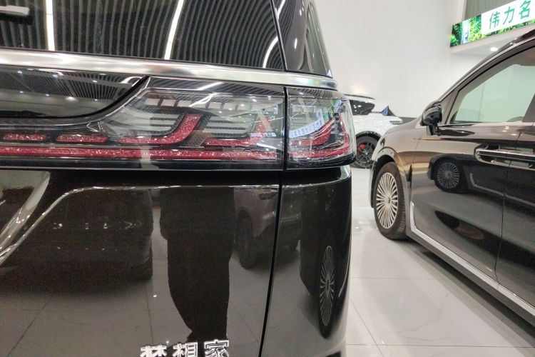 岚图汽车 岚图梦想家 2025款 PHEV 四驱尊贵鲲鹏版车身外观6006