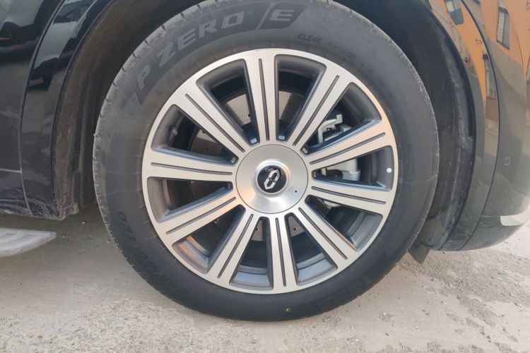 鸿蒙智行 问界M8 2025款 增程 Max+版 53.4kWh 6座版车身外观6007