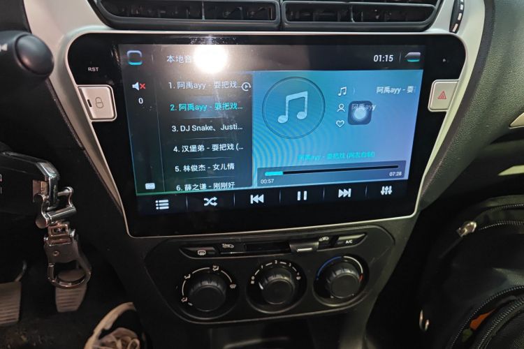 标致301 2016款 1.6L 手动舒适版中控内饰16