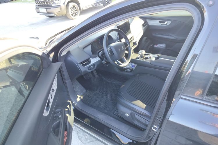 红旗E-QM5 2024款 610km PLUS中控内饰20