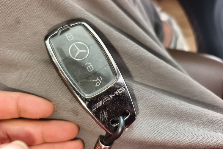 奔驰E级 2018款 改款 E 300 L 运动时尚型中控内饰7001