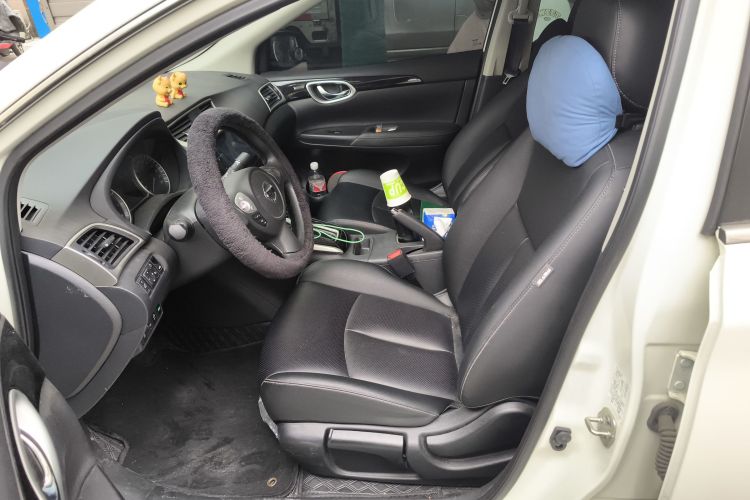 日产 轩逸 2024款 经典 1.6XL CVT豪华版中控内饰19