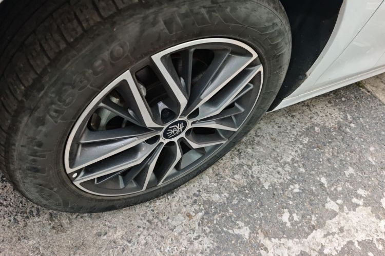 比亚迪 秦PLUS 2023款  冠军版 DM-i 120KM超越型车身外观6007