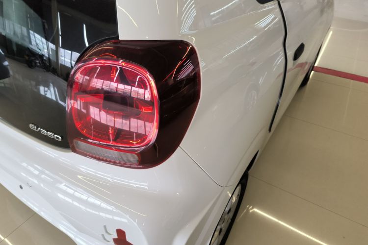 荣威 科莱威CLEVER 2022款 311km元气啵啵版车身外观9