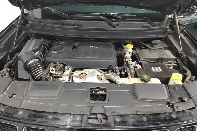 Jeep 大指挥官 2018款 2.0T 两驱进享版 国V局部细节24