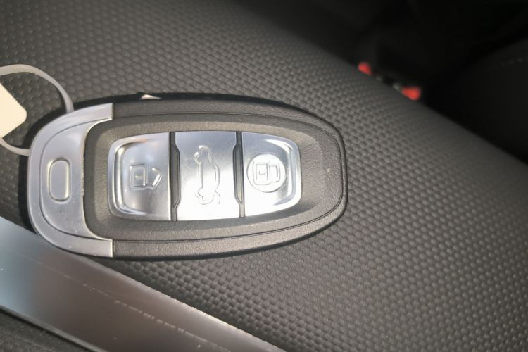 红旗E-QM5 2023款 改款 基础出行版中控内饰11