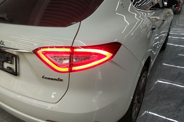 玛莎拉蒂 Levante 2019款 3.0T 标准版 国VI车身外观9