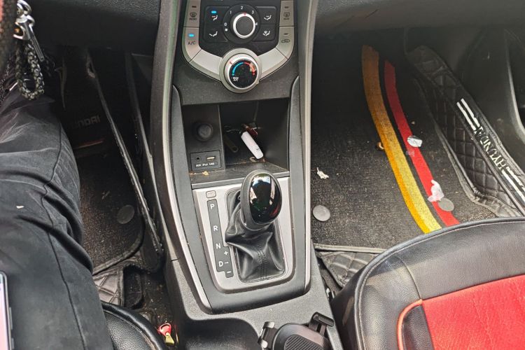 现代 朗动 2016款 1.6L 自动智能型局部细节18