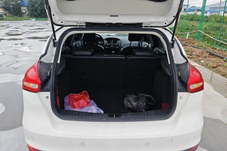 福特 福克斯 2015款 两厢 1.6L 自动风尚型机舱底盘23