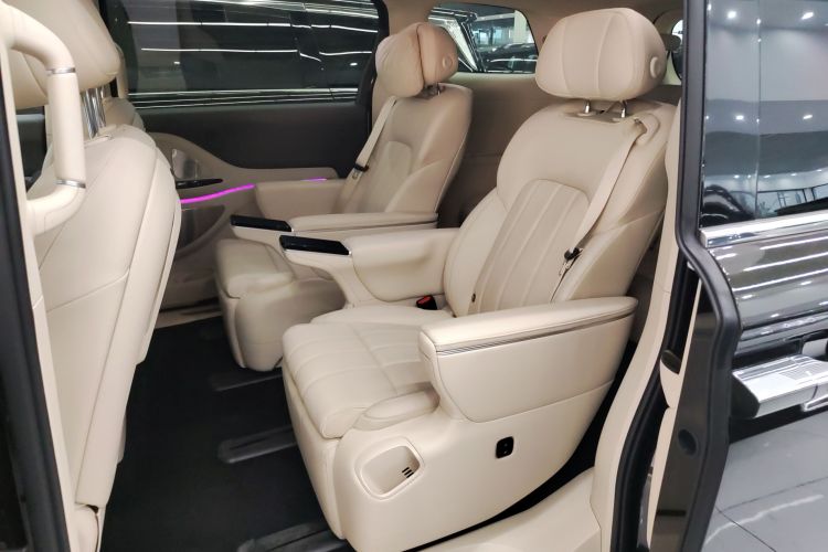 岚图汽车 岚图梦想家 2025款 PHEV 四驱尊贵鲲鹏版中控内饰7004