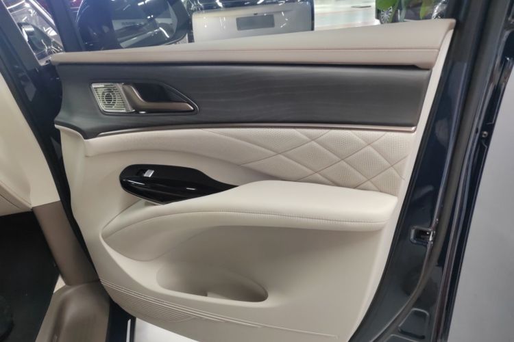 腾势D9 2022款 DM-i 970 四驱旗舰型中控内饰42