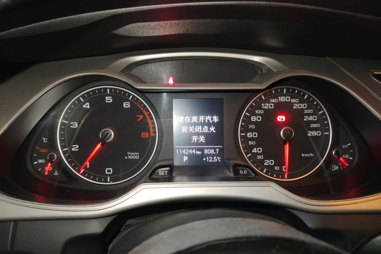 奥迪A4L 2015款 35 TFSI 自动标准型中控内饰14