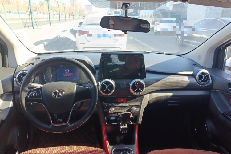 北汽新能源EX 2018款 EX360 新尚版中控内饰12