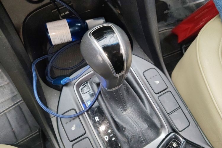 现代 胜达经典 2013款 3.0L 四驱舒适导航版 7座 欧IV中控内饰18