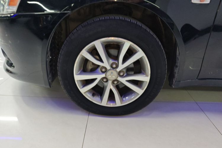 三菱 翼神 2013款 时尚版 1.8L CVT舒适型车身外观6007