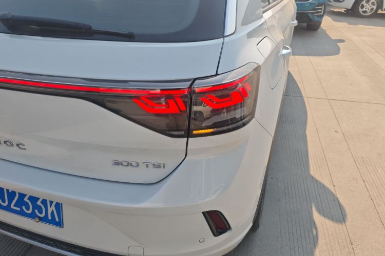 大众 T-ROC探歌 2023款 300TSI DSG两驱星光版车身外观9