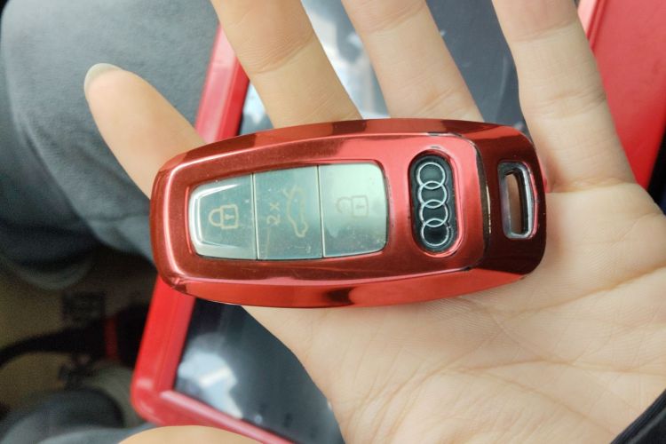 奥迪Q5 e-tron 2023款 40 e-tron 闪耀型 机甲套装中控内饰7001