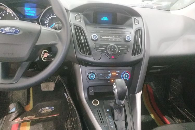 福特 福克斯 2015款 两厢 1.6L 自动舒适型局部细节16