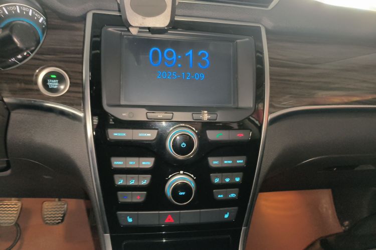 哈弗H2 2016款 红标 1.5T 手动两驱精英型中控内饰16