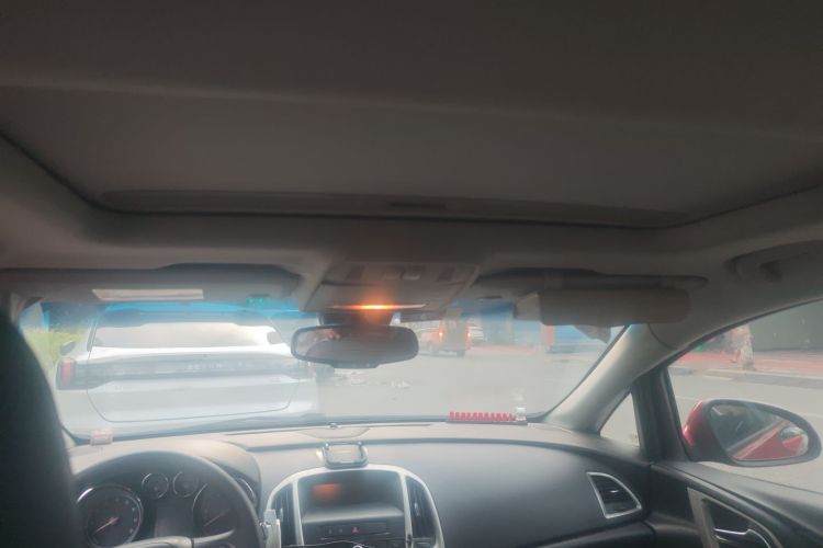 别克 英朗 2013款 XT 1.6T 自动时尚运动版局部细节22