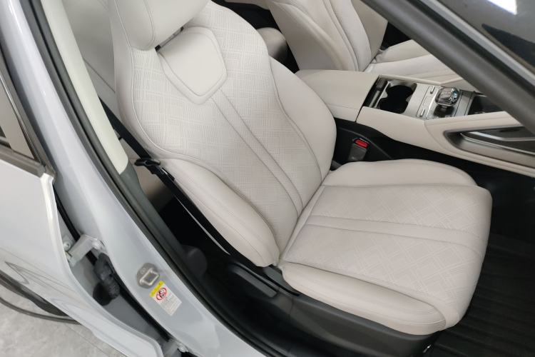 比亚迪 元UP 2024款  401KM 活力版局部细节41