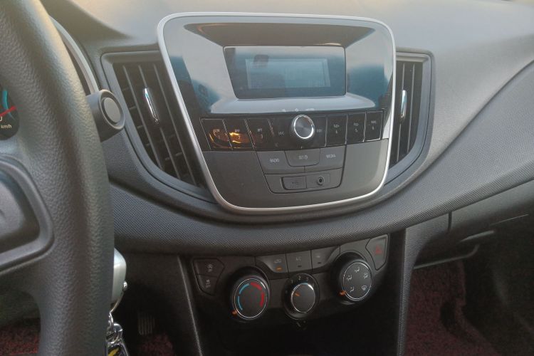 雪佛兰 科沃兹 2019款 320 自动欣享天窗版中控内饰16