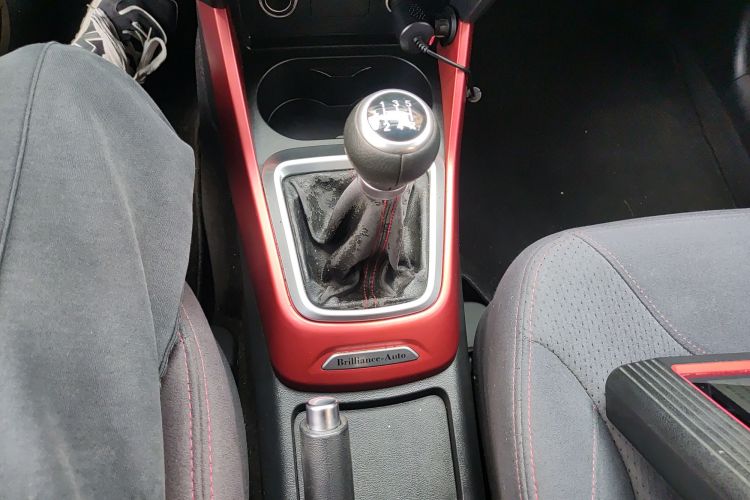 中华V3 2015款 1.5L 手动舒适型局部细节18